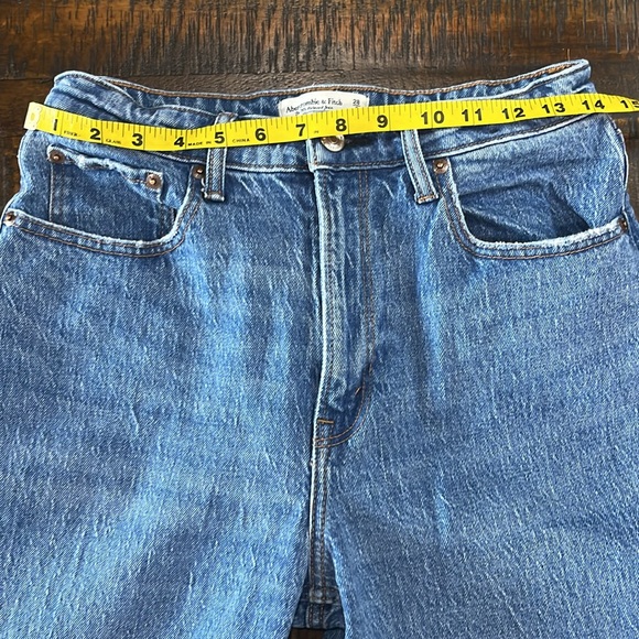 Abercrombie Jeans Curve Love 90s Relaxed Medium Wash Raw hem Worn twice like new - Picture 8 of 9